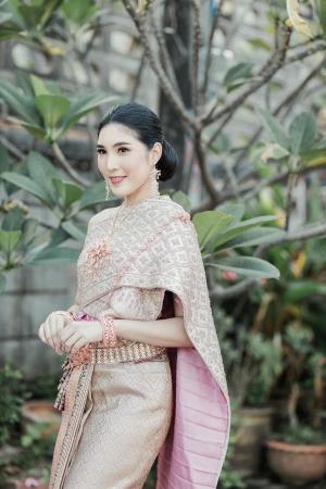ชุดไทยเจ้าสาว ชุดไทยจักรพรรดิ์ เช่าที่แบมบี้ เวดดิ้ง ห้วยขวาง